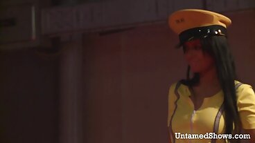 Lucah Tetek Saiz Sederhana dengan tudung seks Mace Mackenzie yang menggoda dari Shoplyfter
