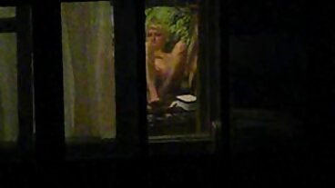 Aksi handjob dengan Scarlett Mae yang cantik dari Dirty video seks awek tudung Flix