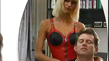 Adegan bohsia seks handjob dengan Kaiia Eve dan Lydia Black yang hebat dari Spizoo
